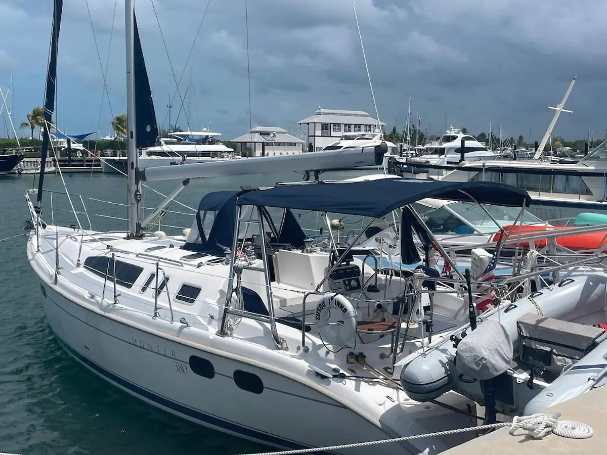 Elegant Sailboat Stay كي وست